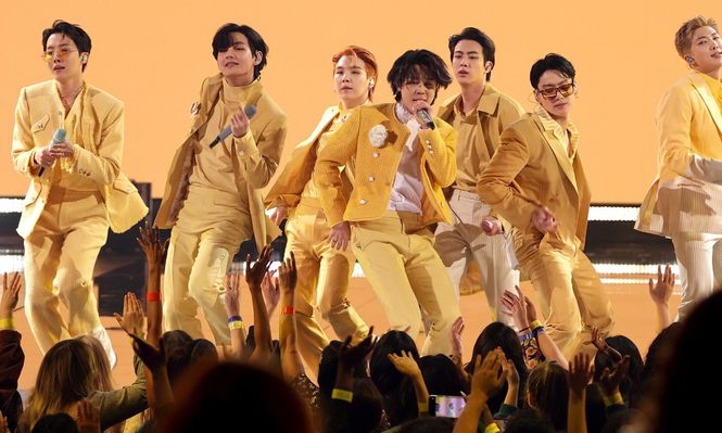 BTS llevó el K-pop al gran público occidental con éxitos como Dynamite y Butter.