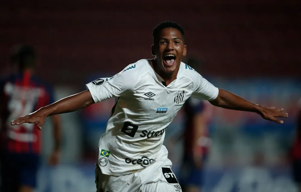 Angelo Gabriel, el pibe de 16 años que marcó un récord en la Libertadores.