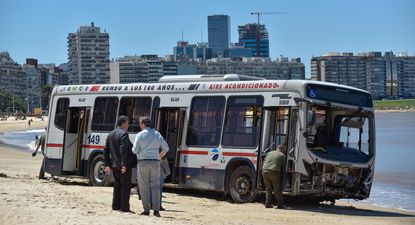 El Observador | Ómnibus de Cutcsa accidentado en Pocitos.jpg