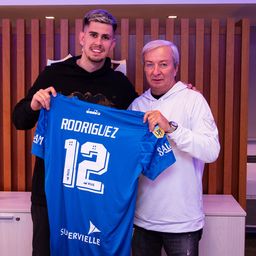 Randall Rodríguez y Fabián Berlanga, presidente de Vélez