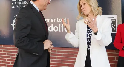 La presidenta de Cotec, Cristina Garmendia, y el consejero de Economía y Hacienda de la Junta de Castilla y León, Carlos Fernández Carriedo, en la presentación del informe.