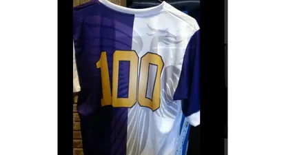 La camiseta de los 100 años