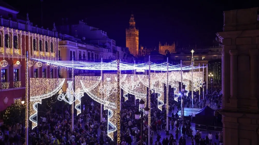Descubre la magia navideña de Sevilla y sus luces de Navidad.