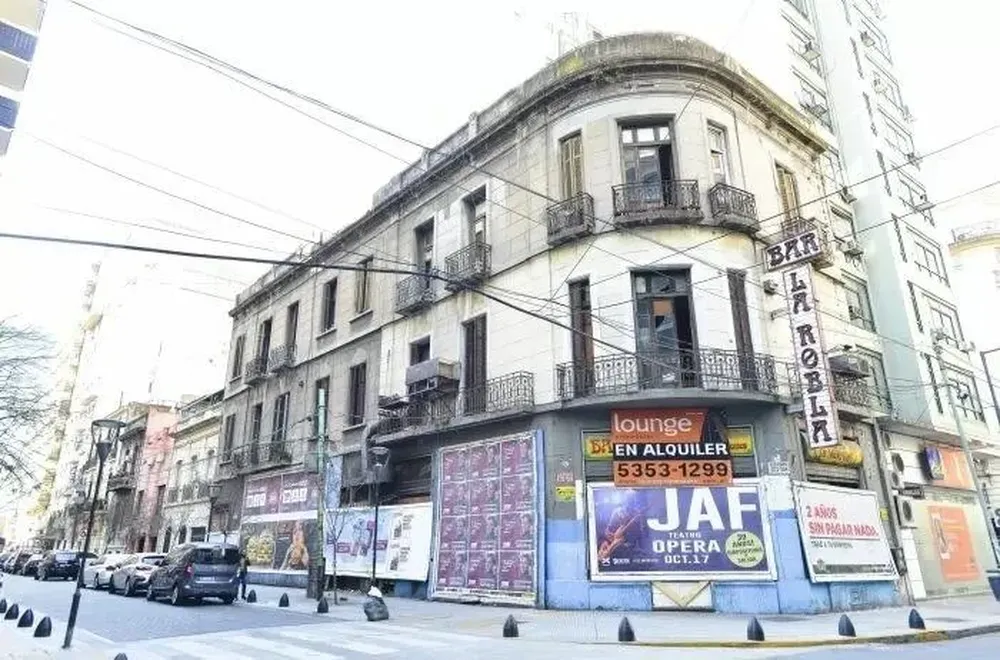 La casa está en venta y, si bien tiene 50 años, tiene como destino la demolición para construir nuevos edificios