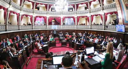 El Senado bonaerense debatirá la reelección indefinida de los legisladores, pero por detrás se asoman los intendentes