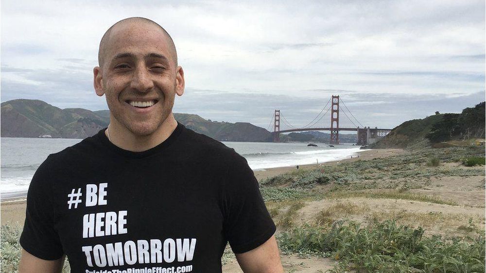 Kevin Hines sobrevivió a un intento de suicidio en el puente en el año 2000 y desde entonces ha dedicado su vida a la prevención del suicidio.