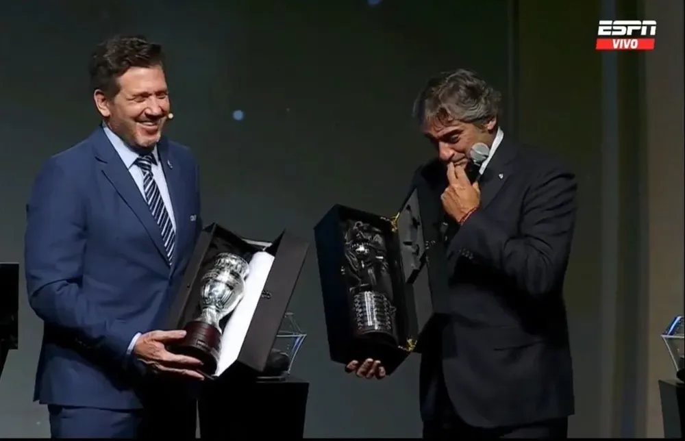 El homenaje de la Conmebol a Enzo Francescoli