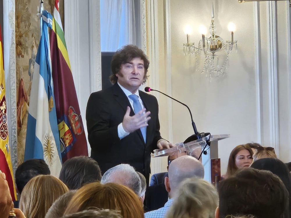Javier Milei en Madrid recibe el Premio Escuela de Salamanca