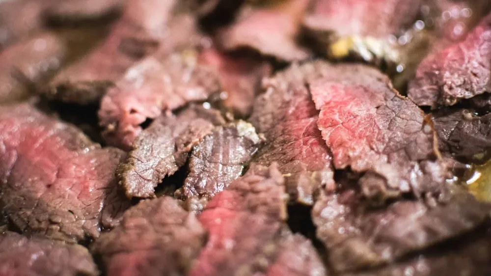 Productores locales defienden la carne producida de forma natural.