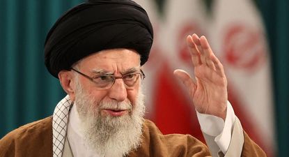 Quién es el ayatolá Alí Jamenei y cuánto poder tiene como líder supremo de Irán