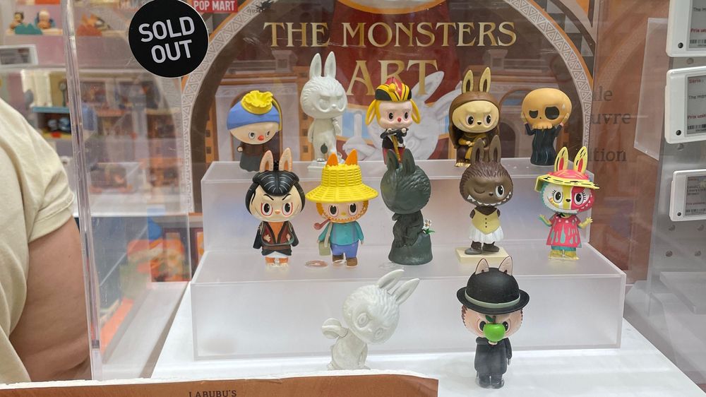 El universo Labubu incluye otros personajes que han inspirado sus propias muñecas.