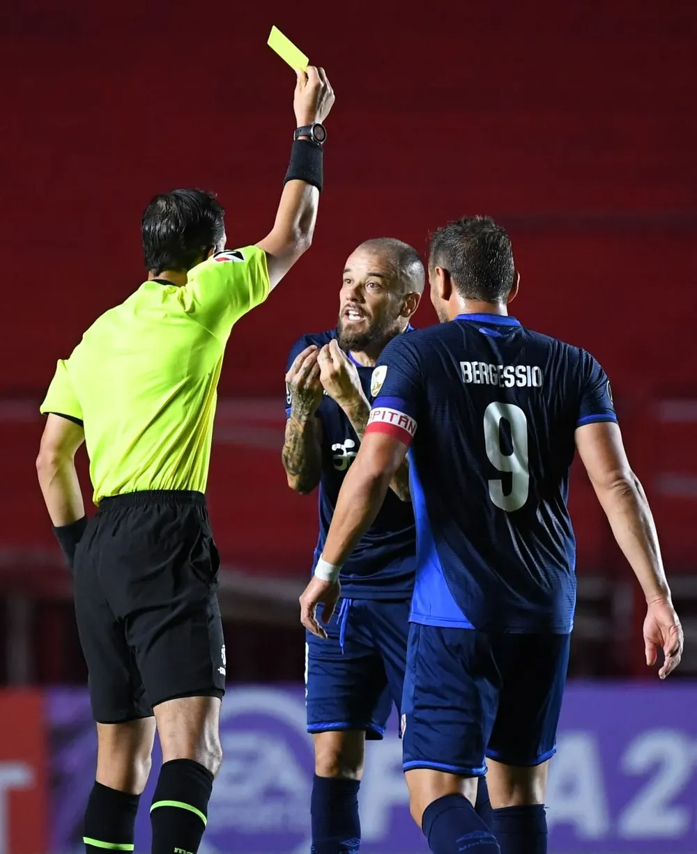 DAlessandro vio amarilla a los 35 minutos