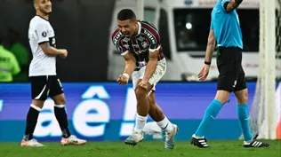 André celebra el 1-0 de Fluminense