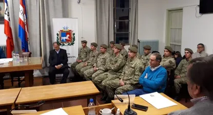 Soldados durante el homenaje en la Junta Departamental de Soriano