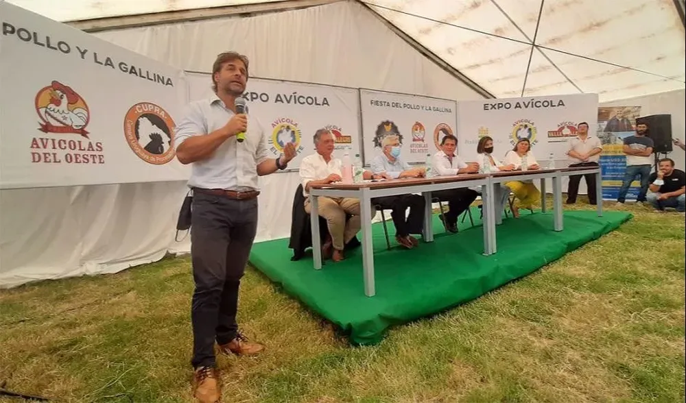 Lacalle Pou resaltó que la carne aviar si no es la más consumida en el mundo, le pega en el palo.