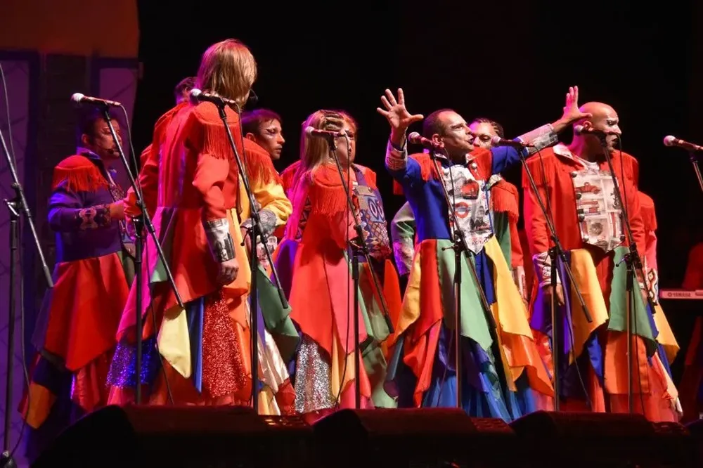 Los Bergoglios durante su debut ante el jurado en el concurso que se realiza en el Teatro de Verano.