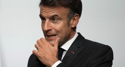 Francia vuelve a quedar atrapada en el caos político. Esta vez, Macron asegura que no convocará elecciones y se espera una rápida designación de un nuevo primer ministro, el cuarto de su segunda legislatura y el tercero en menos de un año.&nbsp;