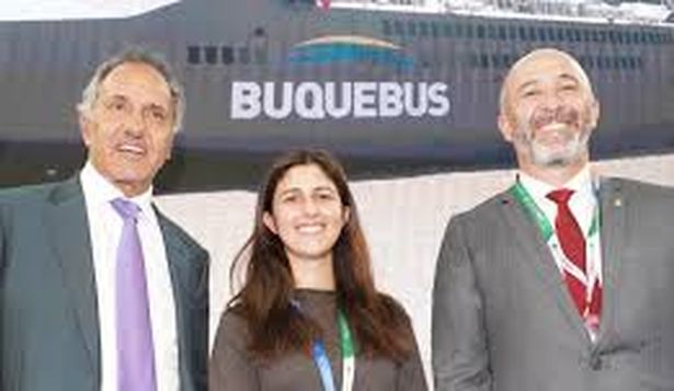 Marina López Mena, directora comercial de Buquebus, y los ministros de Turismo Daniel Scioli (Argentina) y Eduardo Sanguinetti (Uruguay).