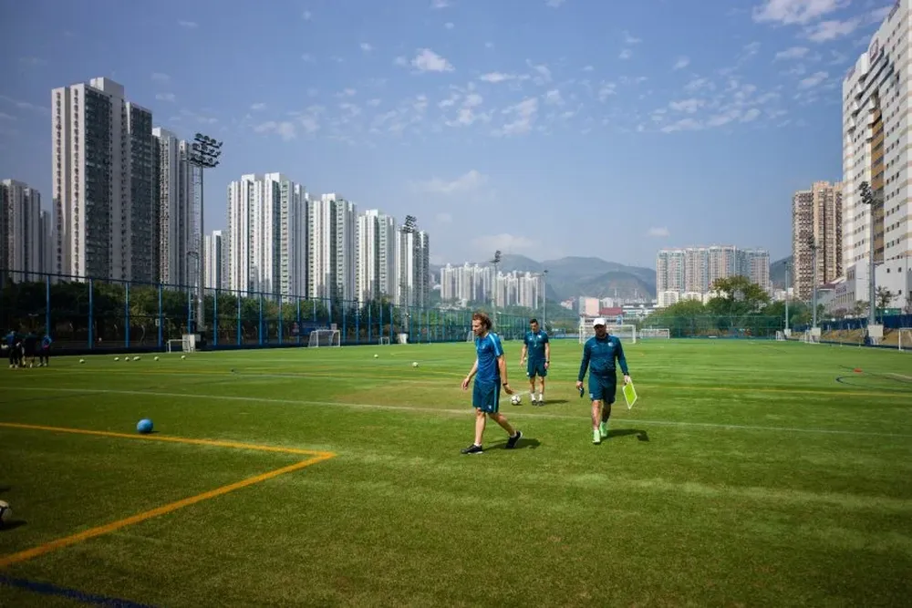 Forlán en las instalaciones de Kitchee