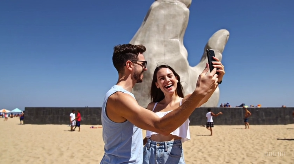 Imagen de Sora, la IA audiovisual de OpenAI, que muestra una imagen distinta a Los Dedos de Punta del Este.