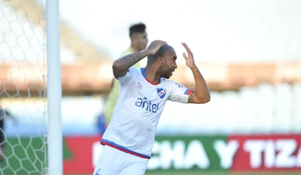 Rolín, Webó y Neves en la lista de viajeros de Nacional