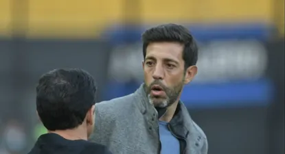 Bava, el técnico de Liverpool, últimamente no está con su mejor humor