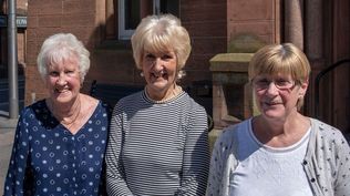 Moira Shearer, Josephine Donaldson y Elma Pringle se organizaron como voluntarias para lavar la ropa de las víctimas.