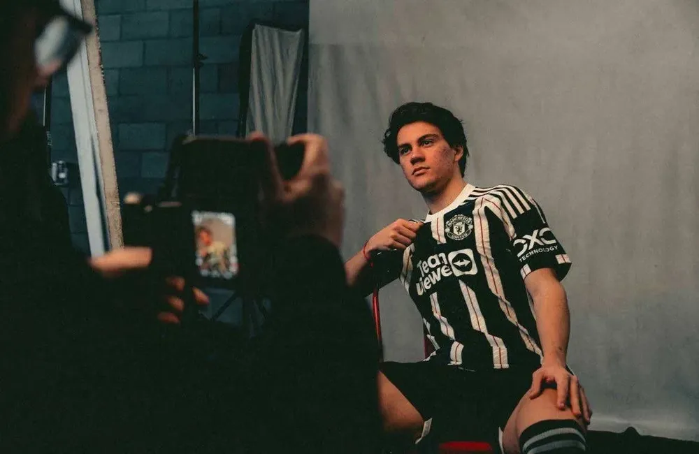 Pellistri con la nueva indumentaria del Manchester