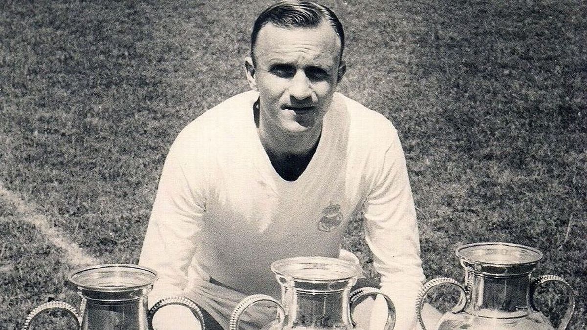 Falleció José Emilio Santamaría, ídolo del Real Madrid y Nacional, a los 96 años