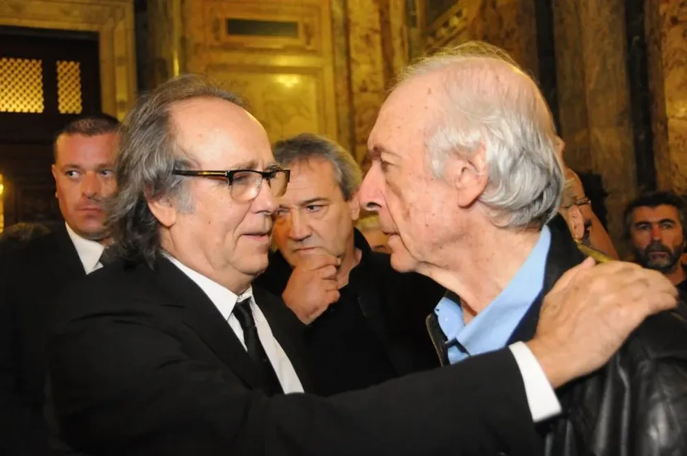 Joan Manuel Serrat colaboró con Viglietti y versionó sus canciones