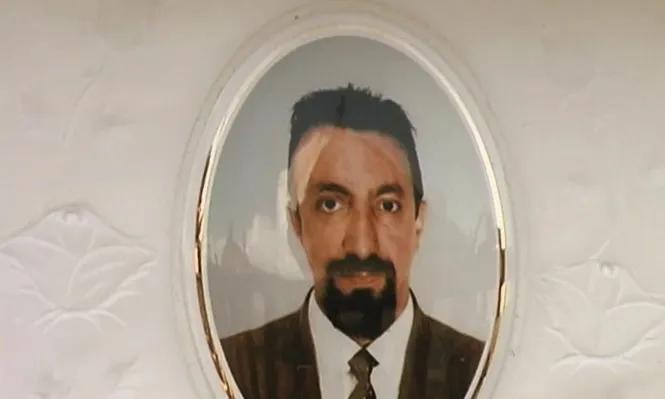 Una ilustración de Alfredo Ormando, quien se prendió fuego frente a la Basílica de San Pedro