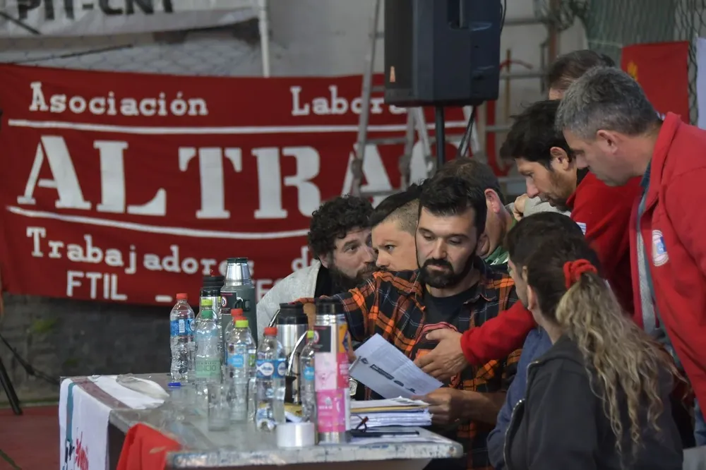 Calcar: los trabajadores sueñan con la reanudación de la actividad industrial.