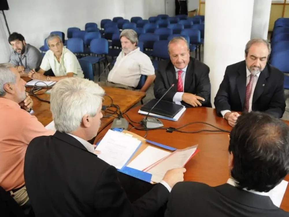 Primera reunión tripartita entre gobierno, empleadores y trabajadores en el Mtss