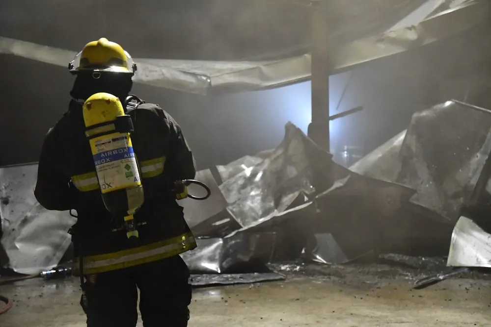 Bomberos en el club Goes