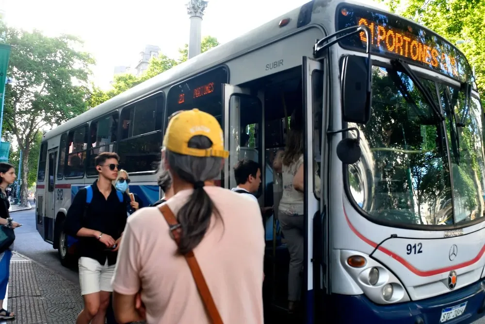 La última salida de los ómnibus urbanos y suburbanos este sábado 24 de diciembre será a las 17:59