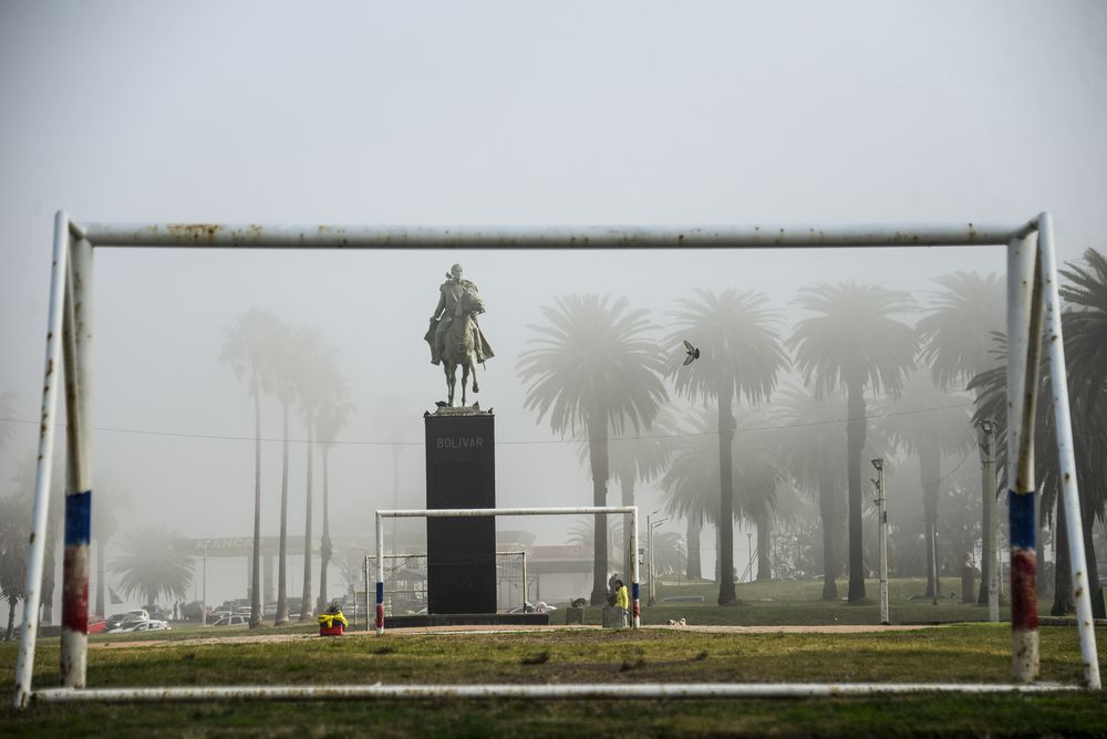 20240723 Niebla, invierno, estado del tiempo. Plaza Bolivar. IG