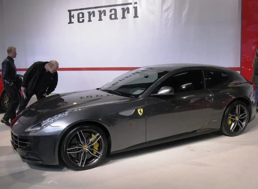 El Automóvil Ferrari FF, uno de los modelos que serán subastados próximamente