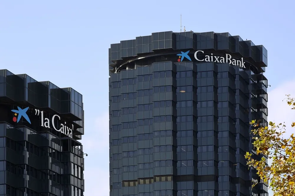 Conoce el nuevo límite de la banca Caixabank para retirar dinero en efectivo de un cajero.