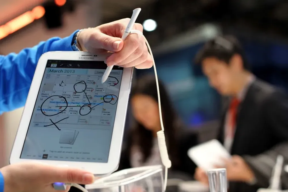 El lápiz de la tableta Galaxy Note 8.0 es una de las herramientas con las que Samsung se diferencia de Apple