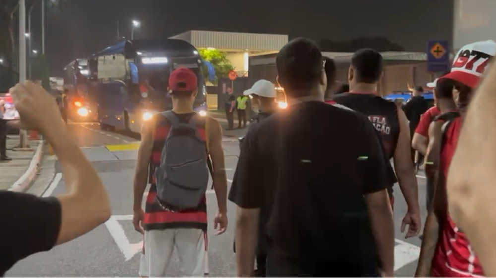 Hinchas de Flamengo fueron a recibir a los jugadores del aeropuerto