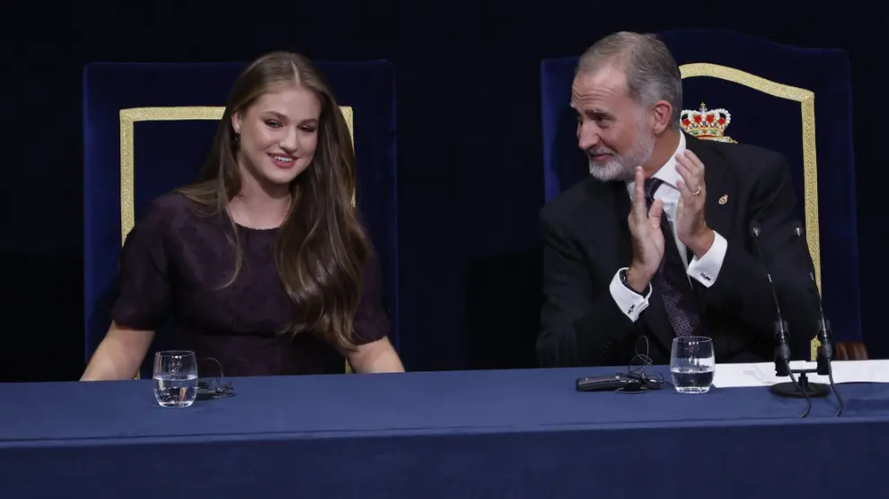 La princesa Leonor y su padre, el rey Felipe VI.