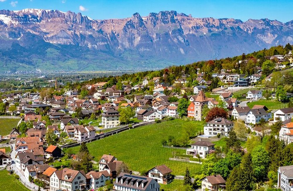 Liechtenstein ofrecen casa gratis y sueldos de hasta 8.000 € al mes, oportunidad para españoles.