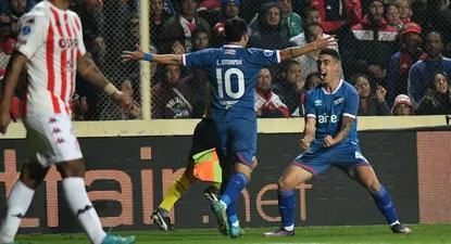 Otormin con la 10 tricolor
