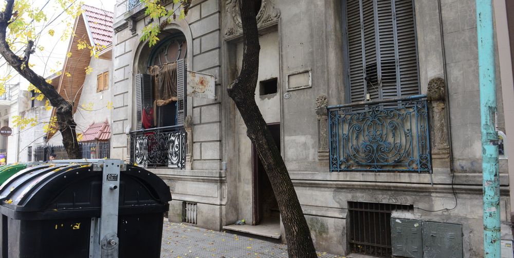 Murió una de las mujeres atacada el lunes en Barracas. El agresor fue dado de alta y seguirá detenido