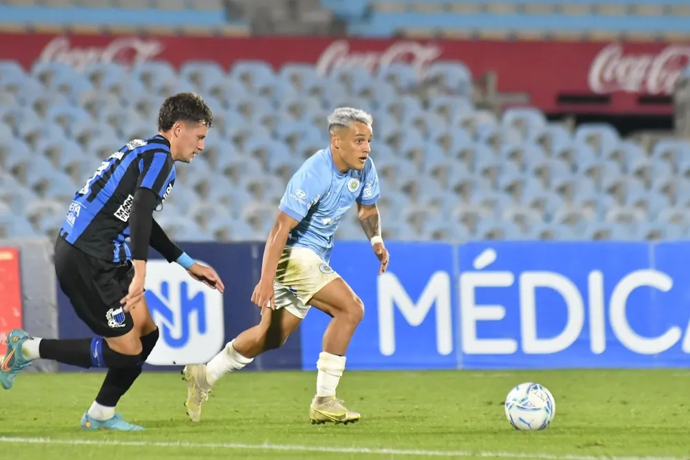 Tiago Palacios en acción