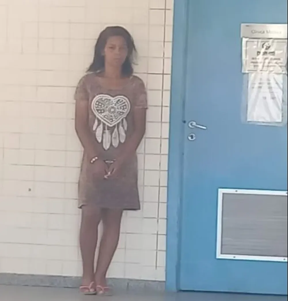 Erika de Souza Vieira Nunes, 42 años, detenida por intento de robo mediante estafa y difamación de un cadáver en una sucursal bancaria