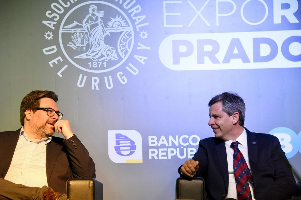 El intendente de Montevideo y el presidente de la ARU, tras recorrer el predio y en el acto inaugural de la exposici&oacute;n.
