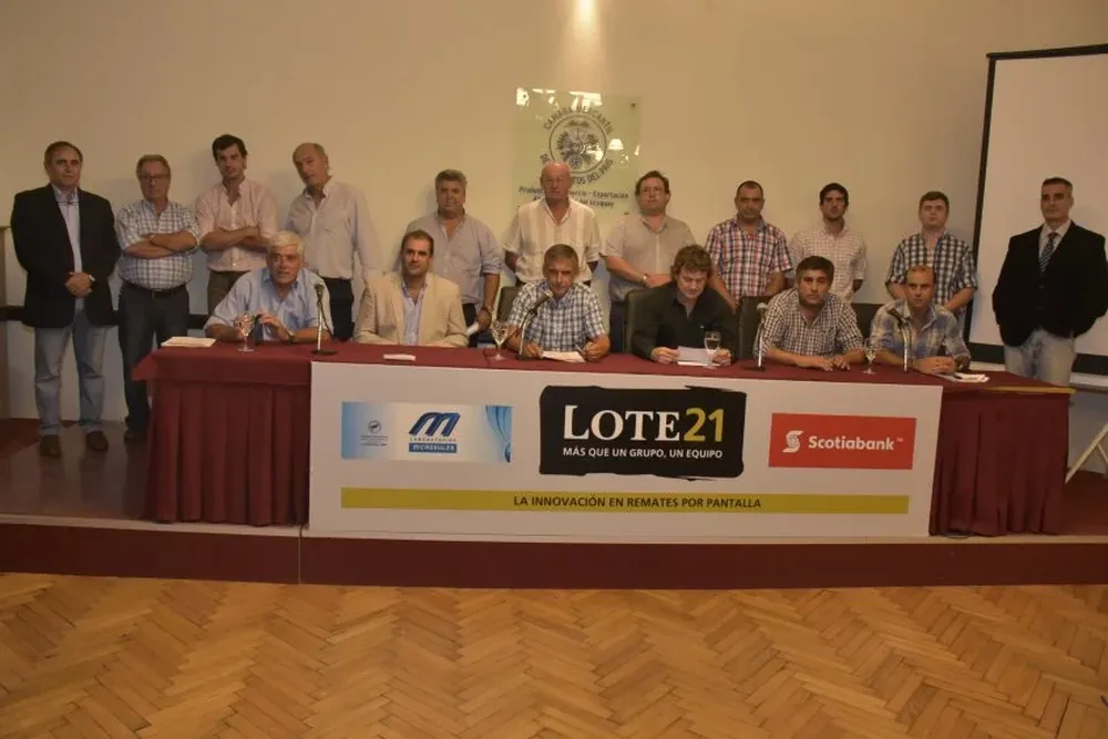 Integrantes de Lote 21 y de Scotiabank en la conferencia realizada ayer en la Cámara Mercantil