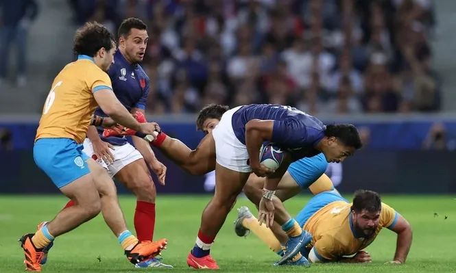 Manuel Ardao va al encuentro del francés Moefana