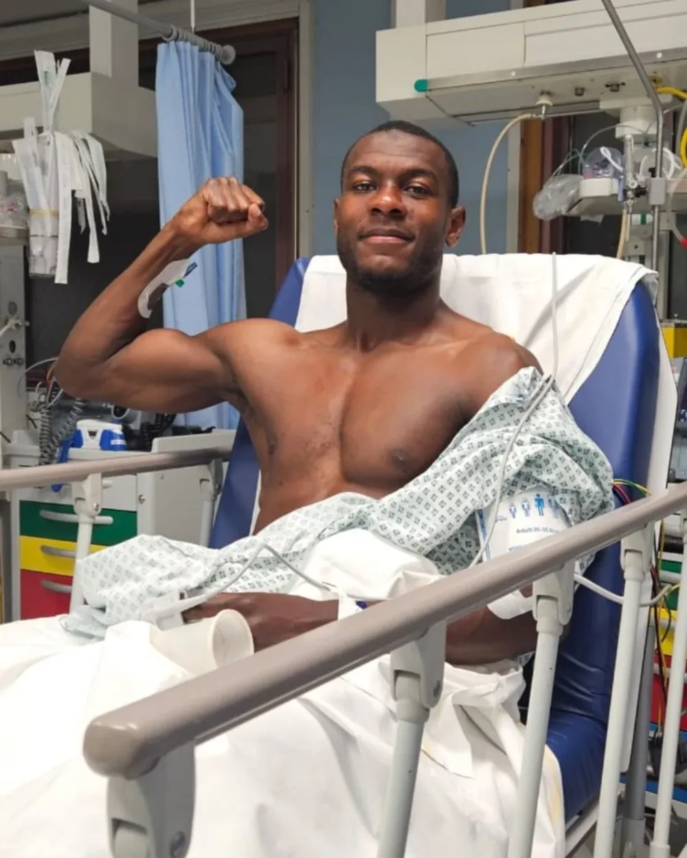 Evan Ndicka en el hospital
